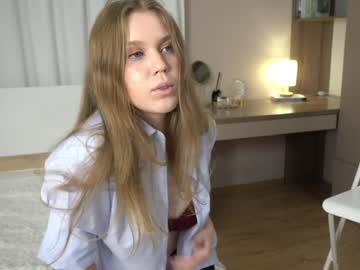 girl
        lynetades cam image #5205936