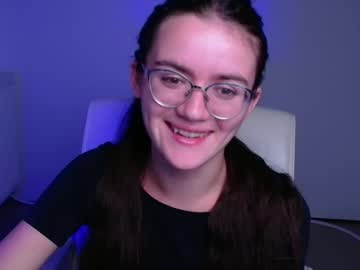 girl
        ketrin_pirsss cam image #5070695
