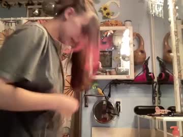 girl
        fairygirlcait cam image #3963741