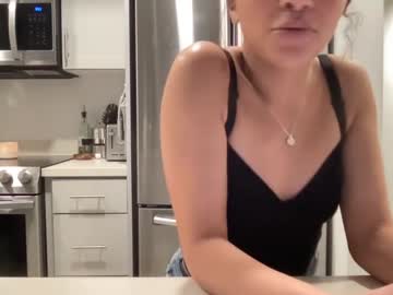 girl
        ittybity115598 cam image #696561