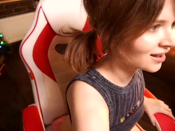 girl
        awondrr cam image #5943743