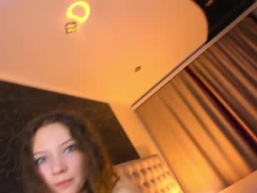 girl
        hepbugbear cam image #3339780