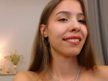 girl
        wanda_robinson cam image #5680543