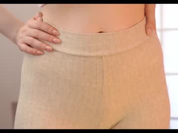 girl
        mona_elisa cam image #2672243