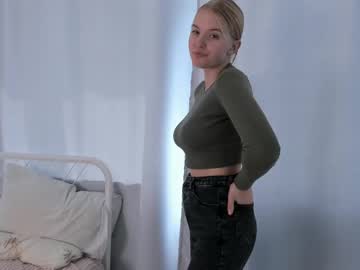 girl
        merylbossom cam image #6825223