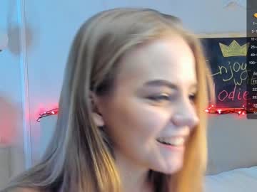 girl
        kirasammers cam image #2947199