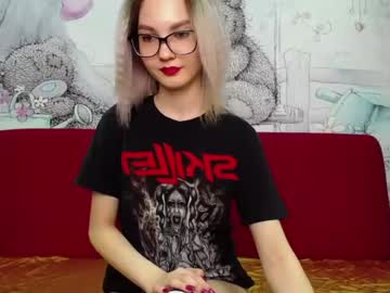 girl
        lindalorence cam image #978693