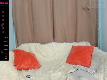 girl
        nicole_broown cam image #1377956