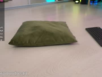 girl
        dovia cam image #316311