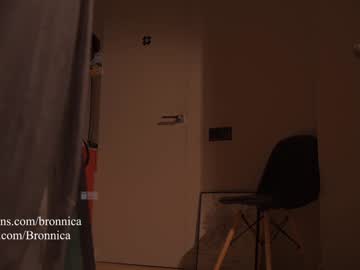 girl
        bronnica cam image #4313389