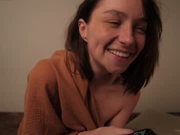 girl
        ms_mojo cam image #5898422