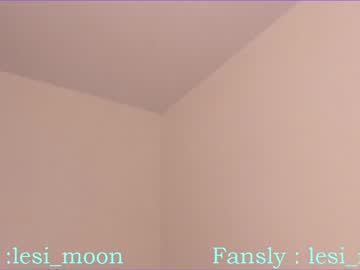 girl
        lesi_moon cam image #2313782