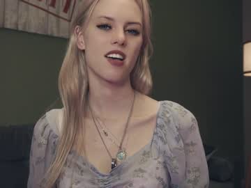 girl
        audreycarvin cam image #3765673
