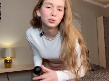 girl
        cute_land cam image #5992919
