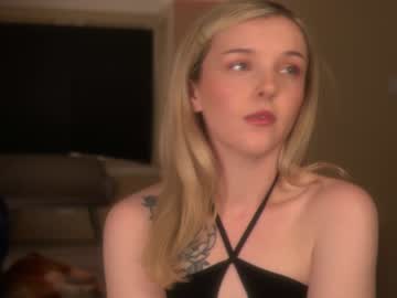 girl
        lucydelovely cam image #4184587