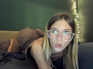 girl
        oliviahansleyy cam image #4187423