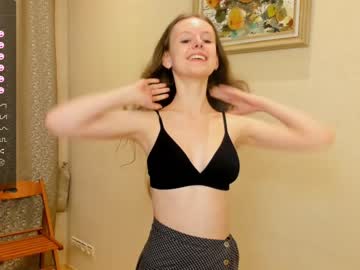 girl
        maryrogersa cam image #2344003