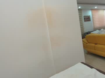 girl
        ehotlovea cam image #19722