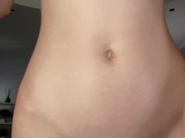 girl
        lauratanguy cam image #5549900