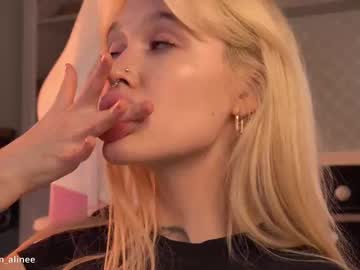 girl
        golden_alinee cam image #6678111
