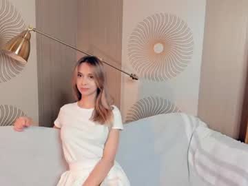 girl
        nectar_peach cam image #4015154