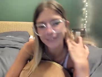 girl
        oliviahansleyy cam image #4171654