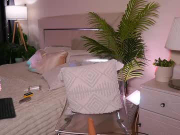girl
        kyliebeller cam image #6104153