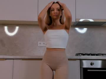 girl
        keeleycrofoot cam image #5345596