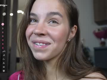 girl
        monika_youthfull cam image #5763935