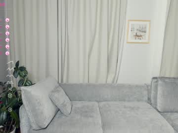 girl
        silvergloss cam image #2989836