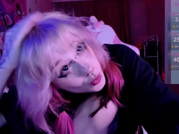 girl
        lollyshy__ cam image #5929354