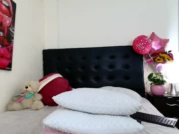 girl
        amabella_w cam image #6499475