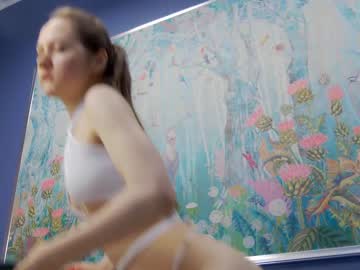 girl
        kriskras__ cam image #3447545