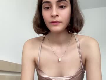 girl
        crown_of_vice01 cam image #1867408