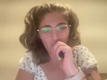 girl
        tipsyfroggy cam image #3008114
