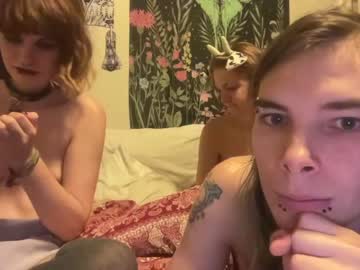 couple
        polyhouseofgays cam image #322932