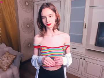 girl
        happiness_call cam image #1174765