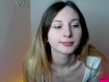 girl
        _veronicalodge_ cam image #10892
