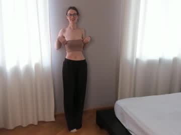 girl
        moirebaggs cam image #6984999