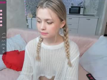 girl
        elly_ary cam image #1419422