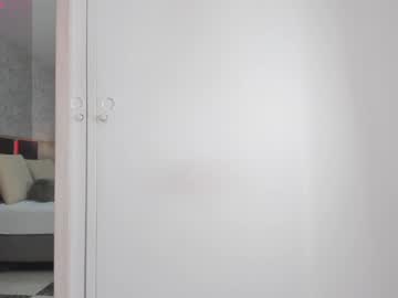 girl
        lili_foxy cam image #6936375