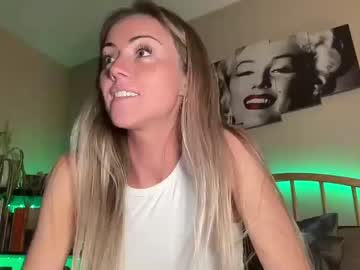 girl
        lexxximarie23 cam image #3045374