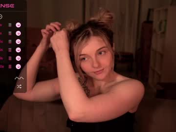 girl
        lucydelovely cam image #2498260