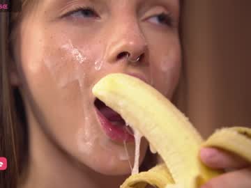 girl
        bellacle cam image #4195176