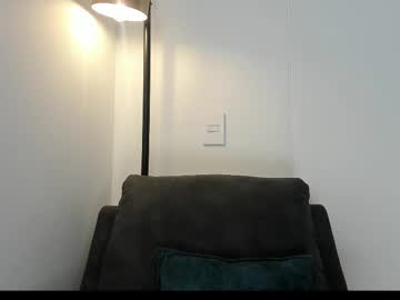 girl
        sunnymorrison cam image #6108170