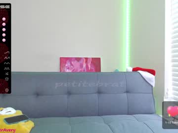 girl
        petitebrat cam image #269603