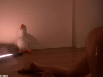 girl
        shiningstarrr cam image #6442625