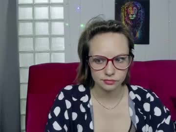 girl
        bright_lucy cam image #4905117