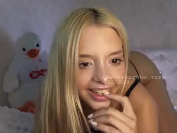 girl
        lesi_moonie cam image #4755390