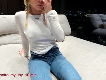 girl
        carolinaherera cam image #5712802